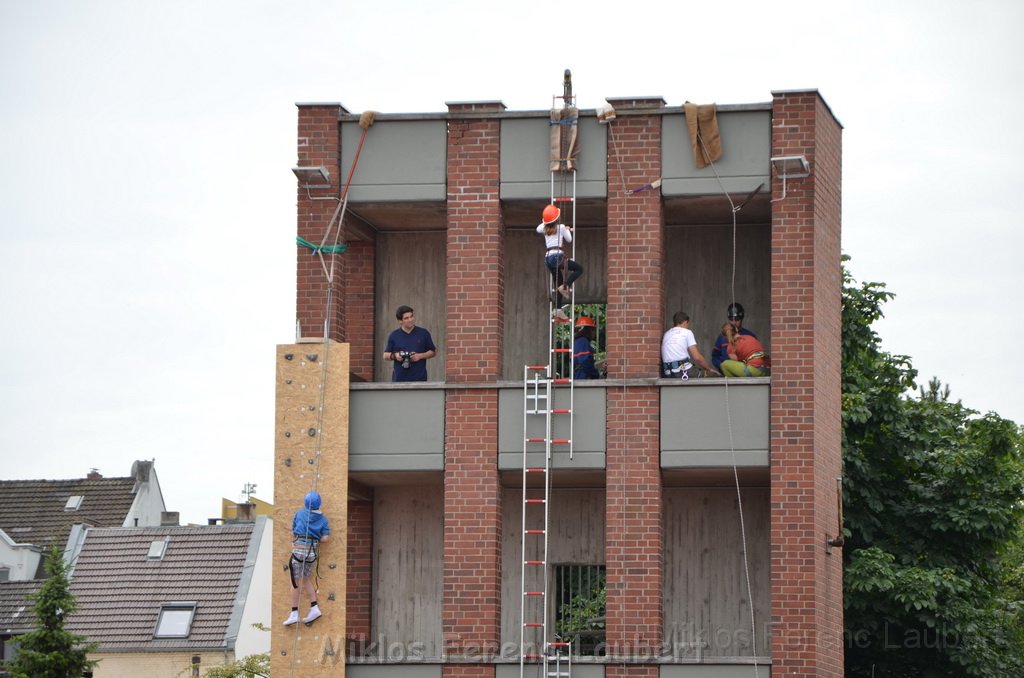 Tag der Offenen Tuer BF Koeln Weidenpesch Scheibenstr P681.JPG